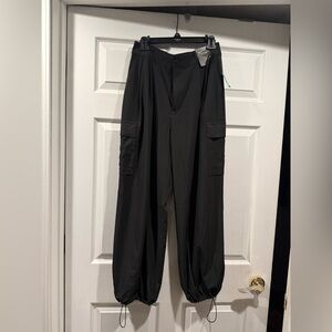GAP Black Jogger Pants with Cargo Pockets. Size Medium